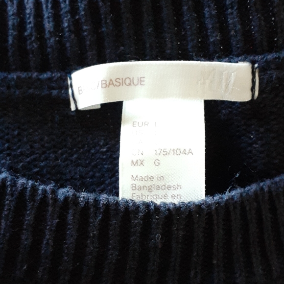 H&M navy sweater - Picture 3 of 3
